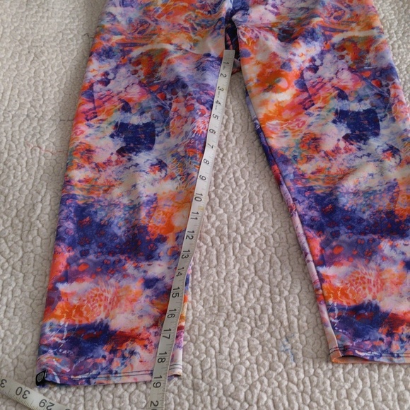 Onzie S/M Watercolor Tie Dye Crop Leggings - Picture 6 of 11
